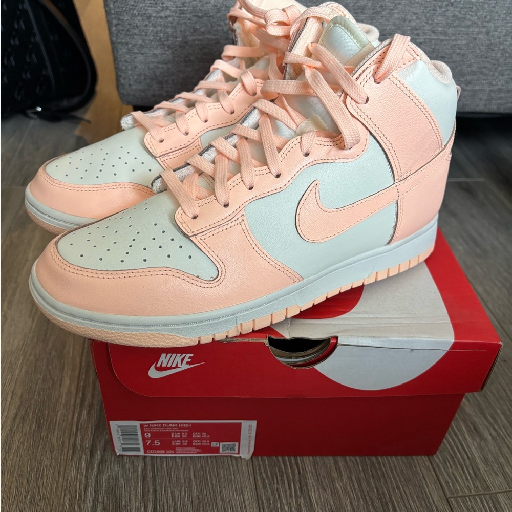 Nike Women's Dunk High -Crimson Tint